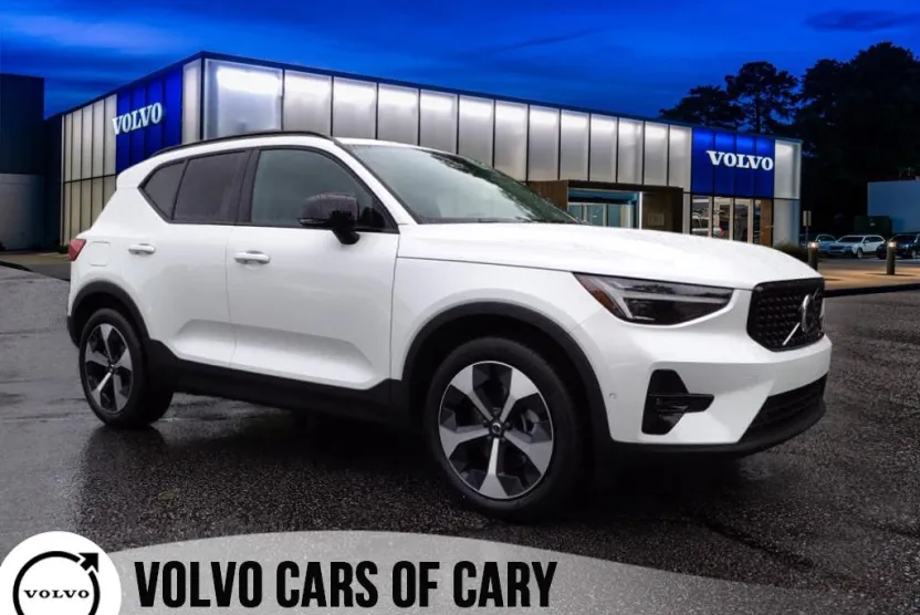 2025 Volvo XC40 Plus photo 1