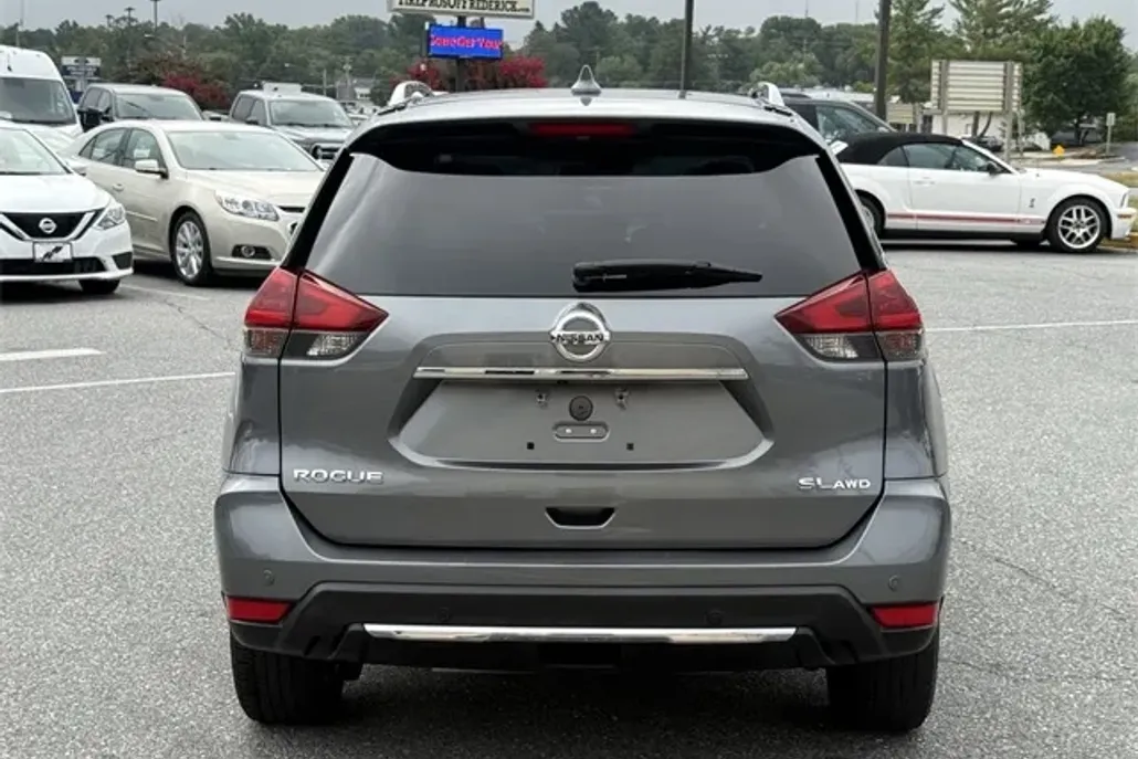 2019 Nissan Rogue SL photo 1