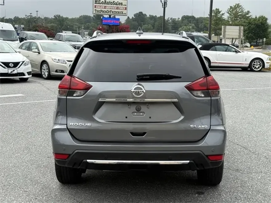 2019 Nissan Rogue SL photo 1