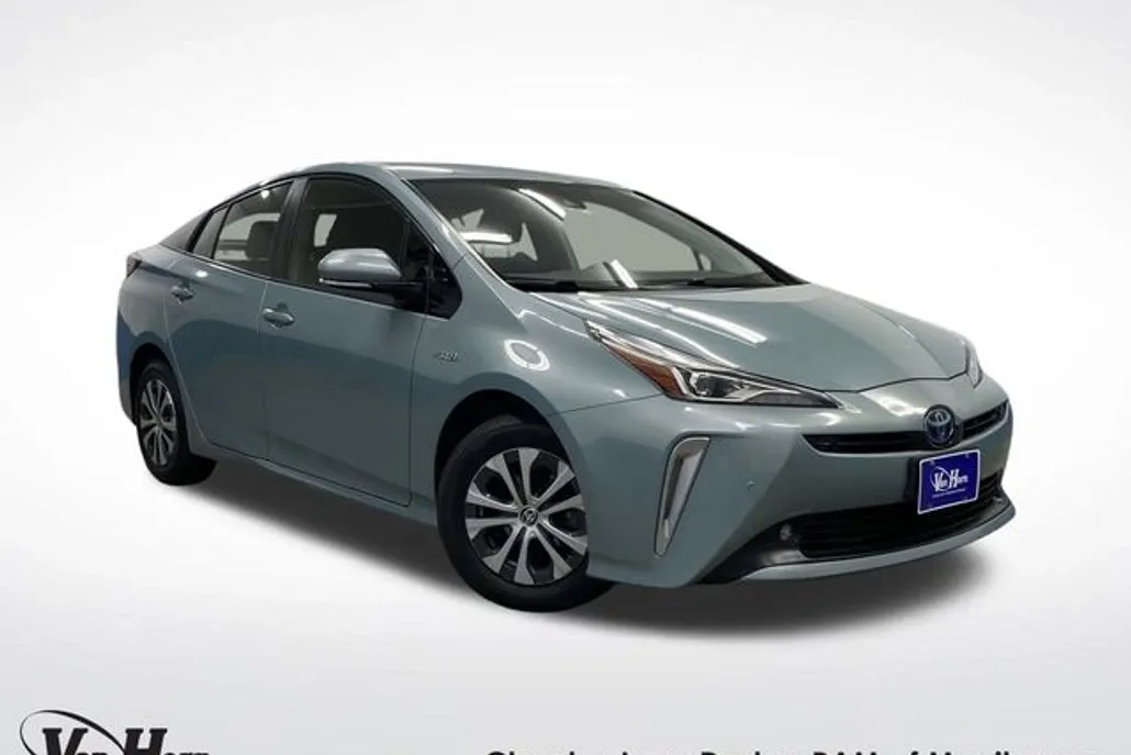 2019 Toyota Prius XLE photo 1