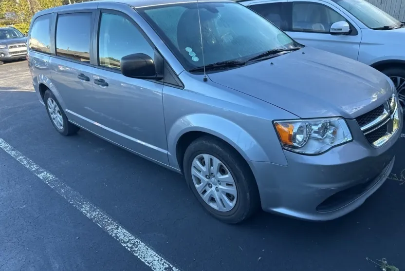 2019 Dodge Grand Caravan SE photo 1