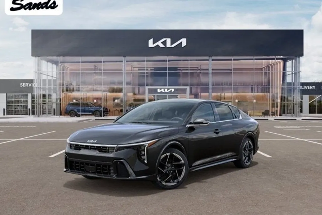2025 Kia K4 GT-Line photo 1