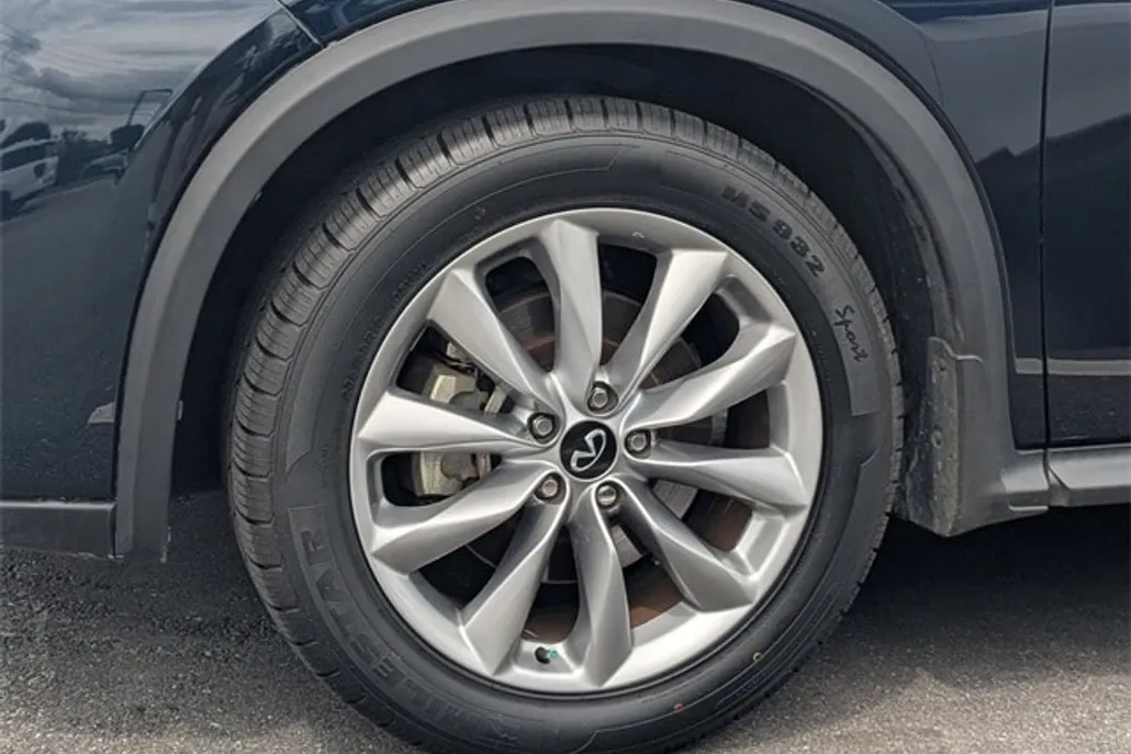 2021 Infiniti QX50 Essential photo 1