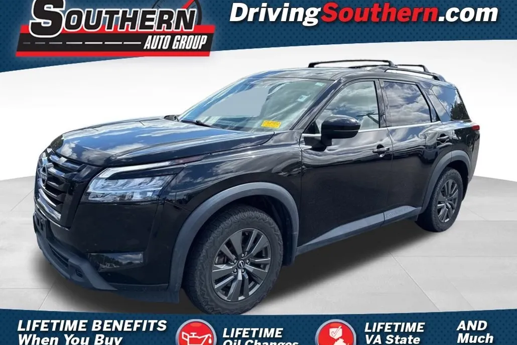 2022 Nissan Pathfinder SV photo 1