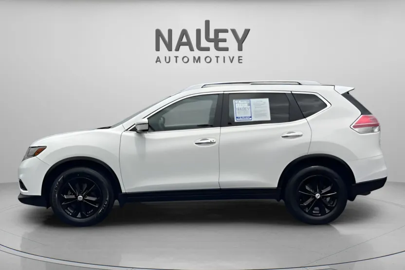 2016 Nissan Rogue SV photo 1