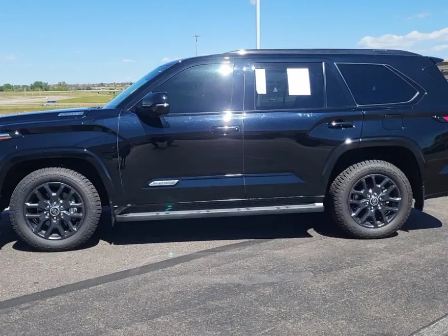 2023 Toyota Sequoia Platinum photo 1