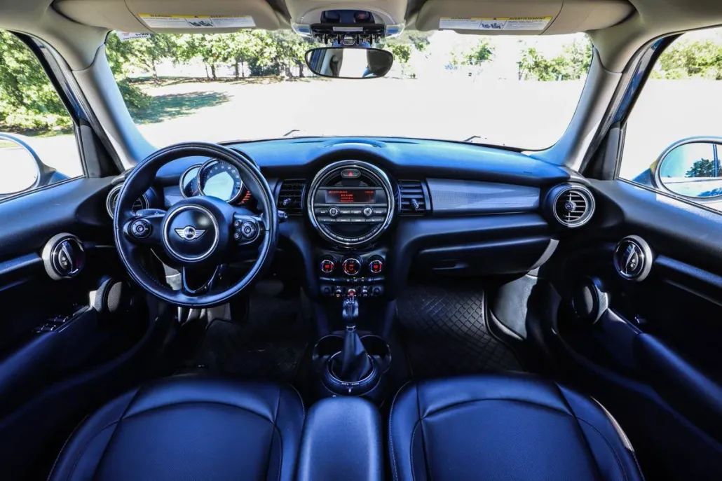 2015 Mini Cooper 4 Door Hardtop photo 1