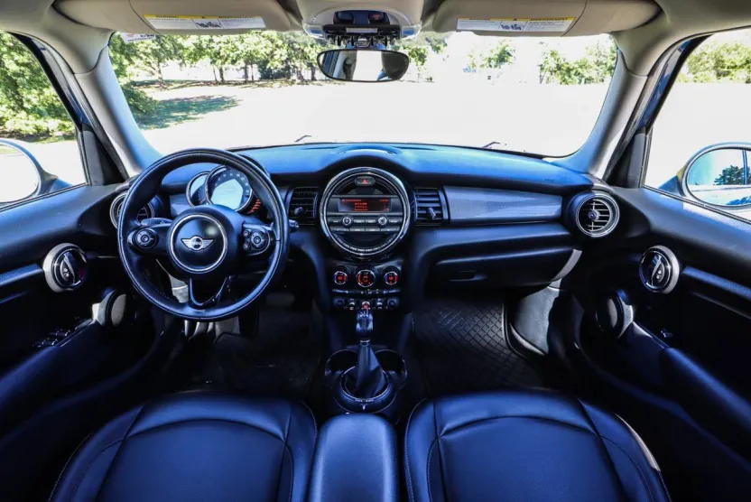 2015 Mini Cooper 4 Door Hardtop photo 1