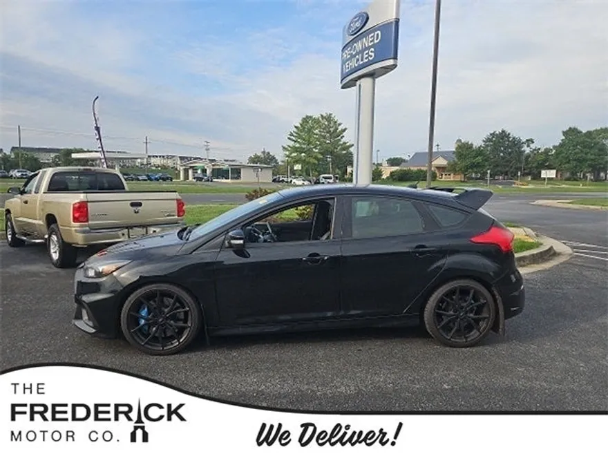 2017 Ford Focus RS photo 1