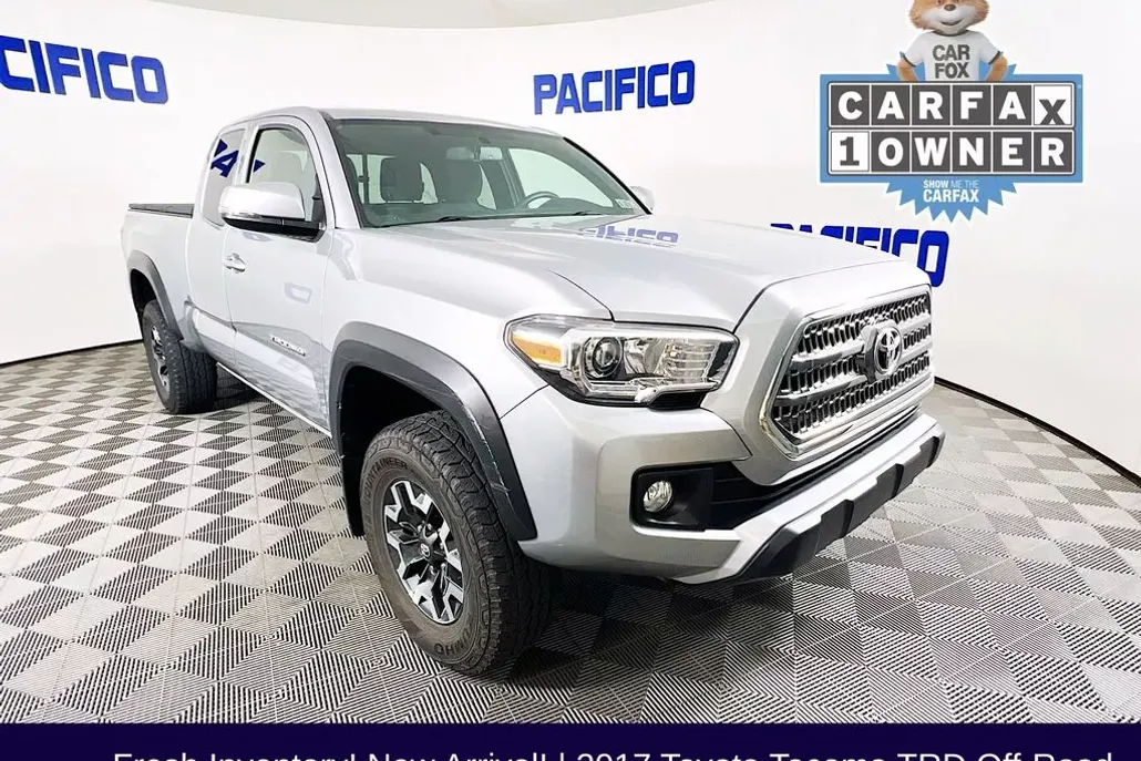 2017 Toyota Tacoma TRD Off-Road Access Cab photo 1