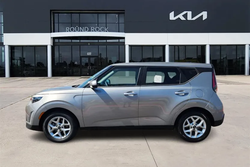 2024 Kia Soul LX photo 1
