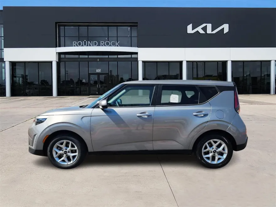 2024 Kia Soul LX photo 1