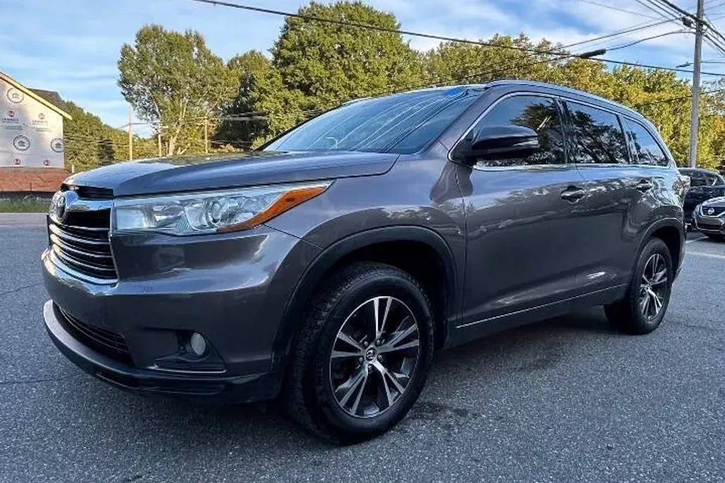 2016 Toyota Highlander XLE photo 1