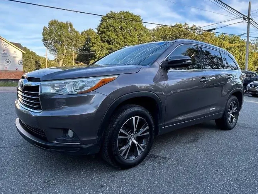 2016 Toyota Highlander XLE photo 1