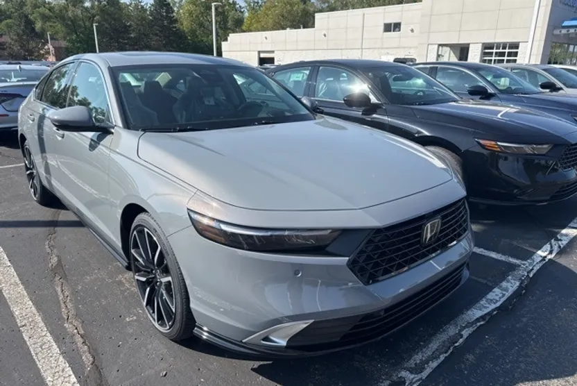 2025 Honda Accord Hybrid Touring photo 1
