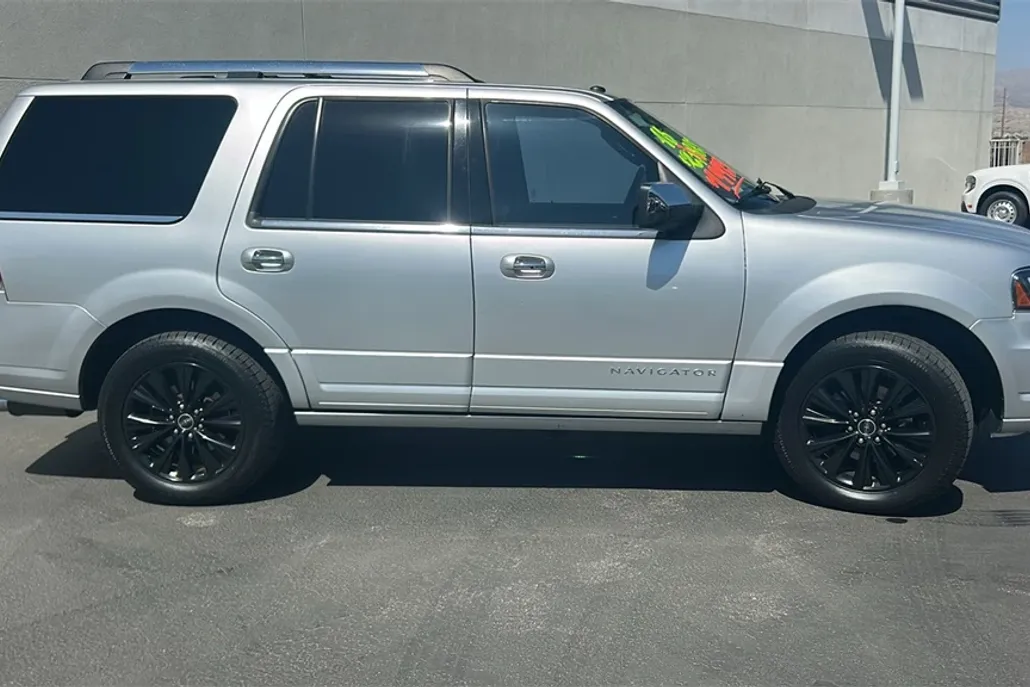 2016 Lincoln Navigator Select photo 1