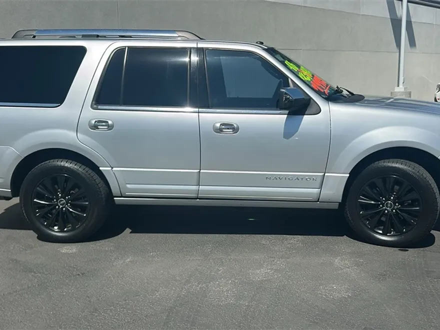 2016 Lincoln Navigator Select photo 1