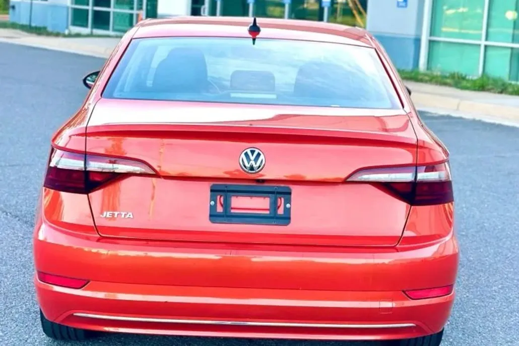 2021 Volkswagen Jetta 1.4T R-Line photo 1