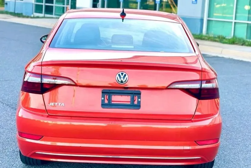 2021 Volkswagen Jetta 1.4T R-Line photo 1
