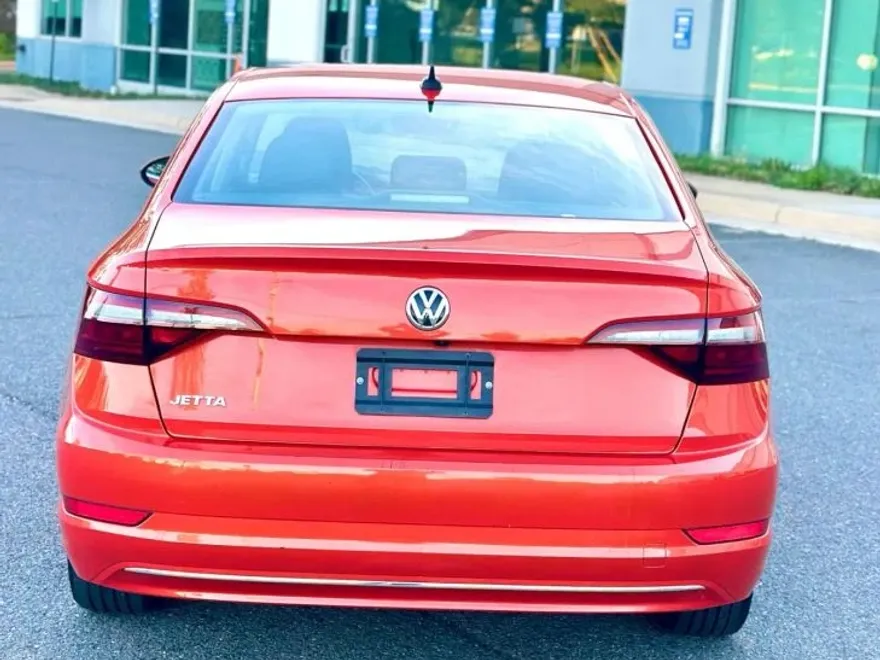 2021 Volkswagen Jetta 1.4T R-Line photo 1