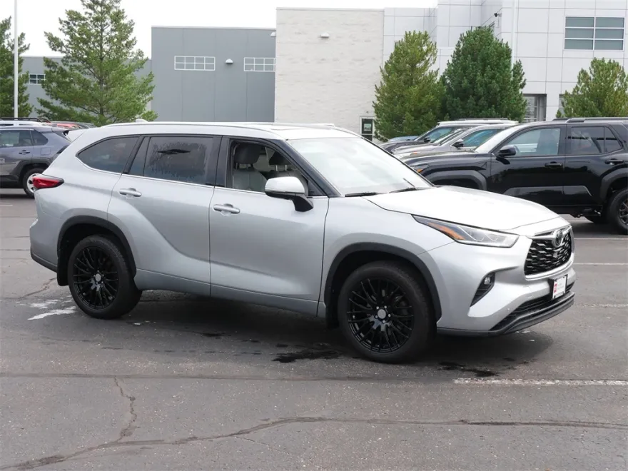 2022 Toyota Highlander Limited photo 1