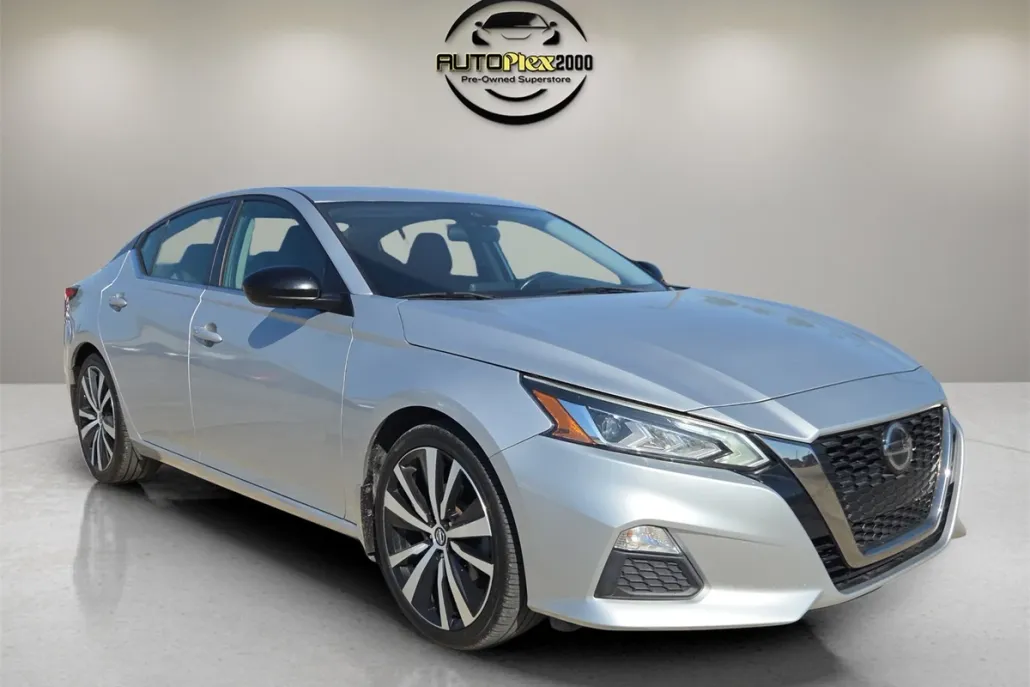 2020 Nissan Altima 2.5 SR photo 1