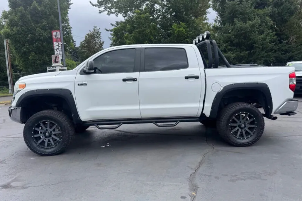 2014 Toyota Tundra SR5 photo 1