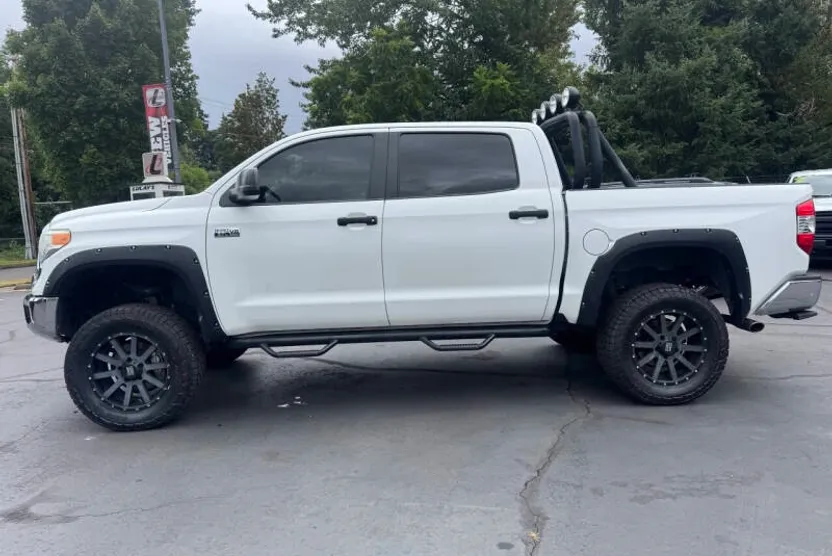 2014 Toyota Tundra SR5 photo 1