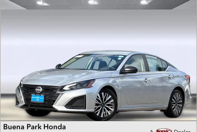 2024 Nissan Altima 2.5 SV photo 1
