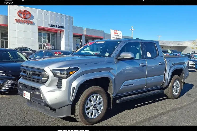 2024 Toyota Tacoma SR5 photo 1