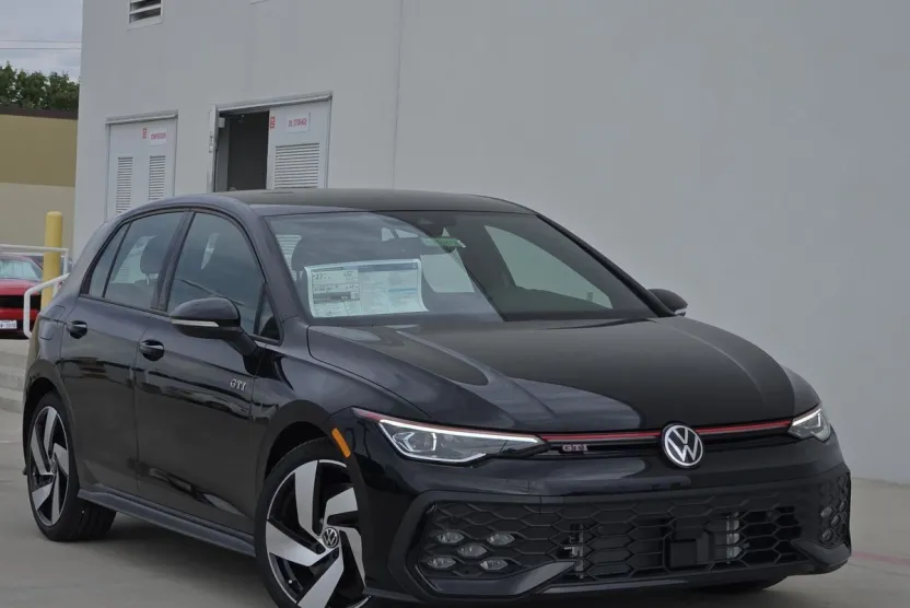 2025 Volkswagen Golf GTI S photo 1