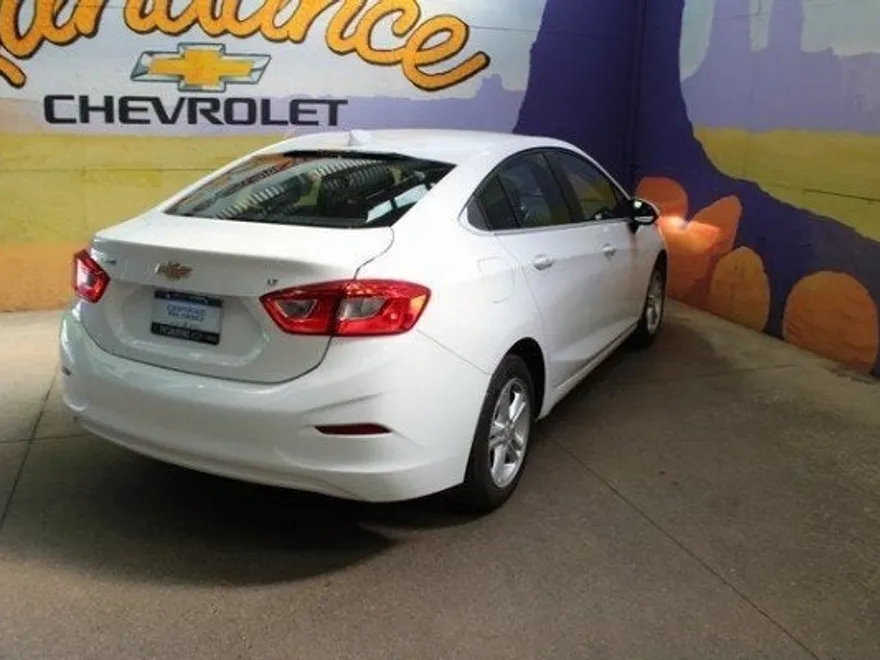 2018 Chevrolet Cruze LT photo 1