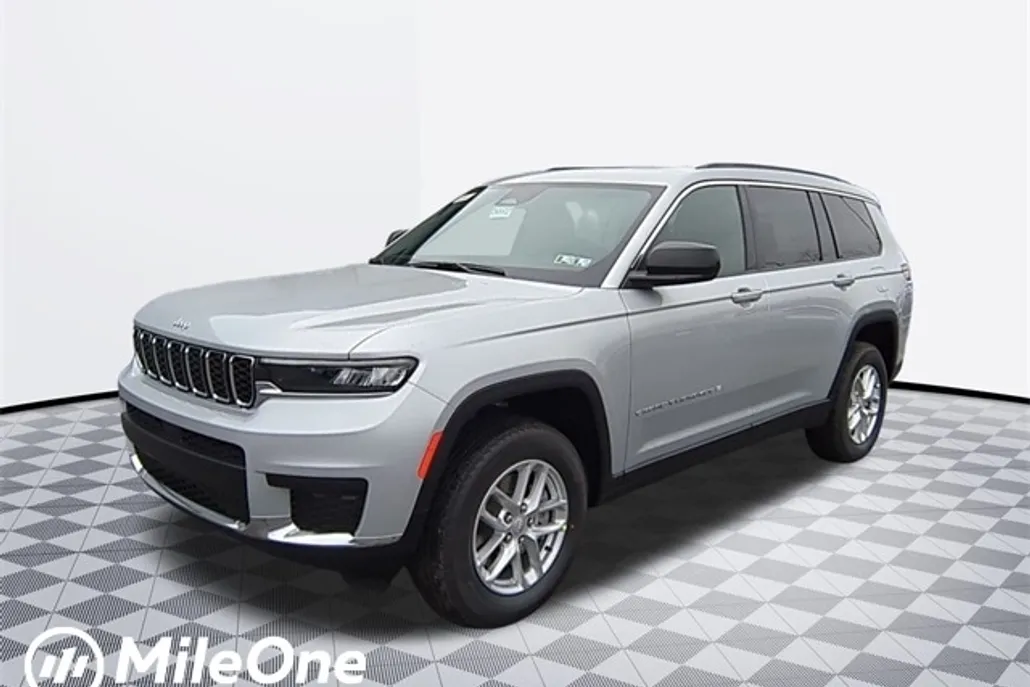 2025 Jeep Grand Cherokee Laredo Sport photo 1