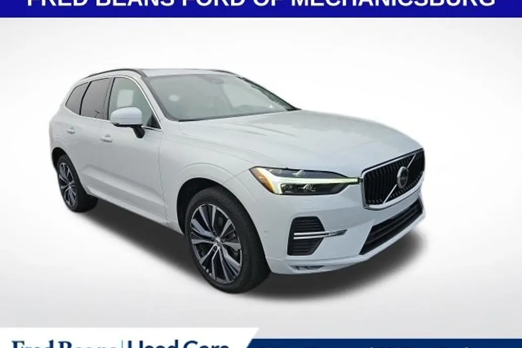 2022 Volvo XC60 B5 Momentum photo 1
