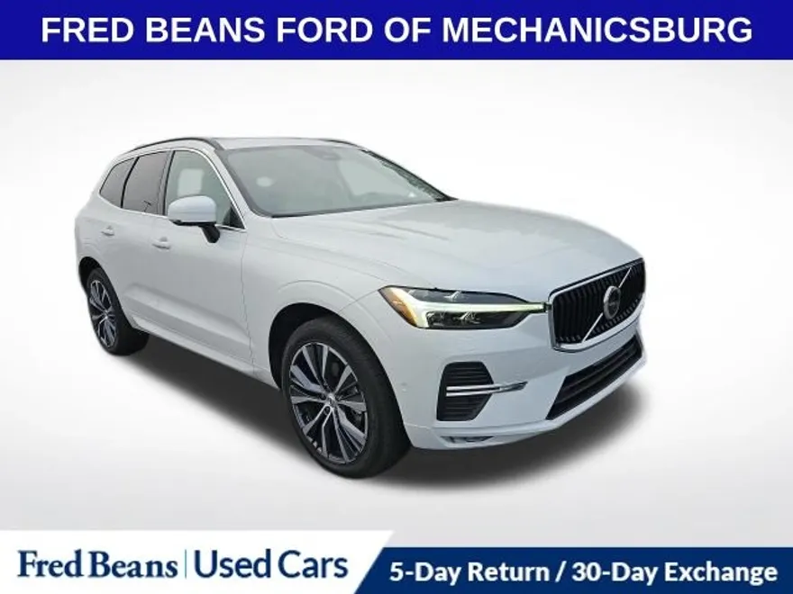 2022 Volvo XC60 B5 Momentum photo 1