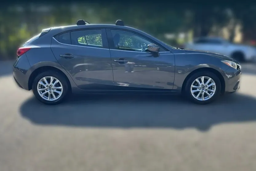 2016 Mazda Mazda3 i Sport Hatchback photo 1