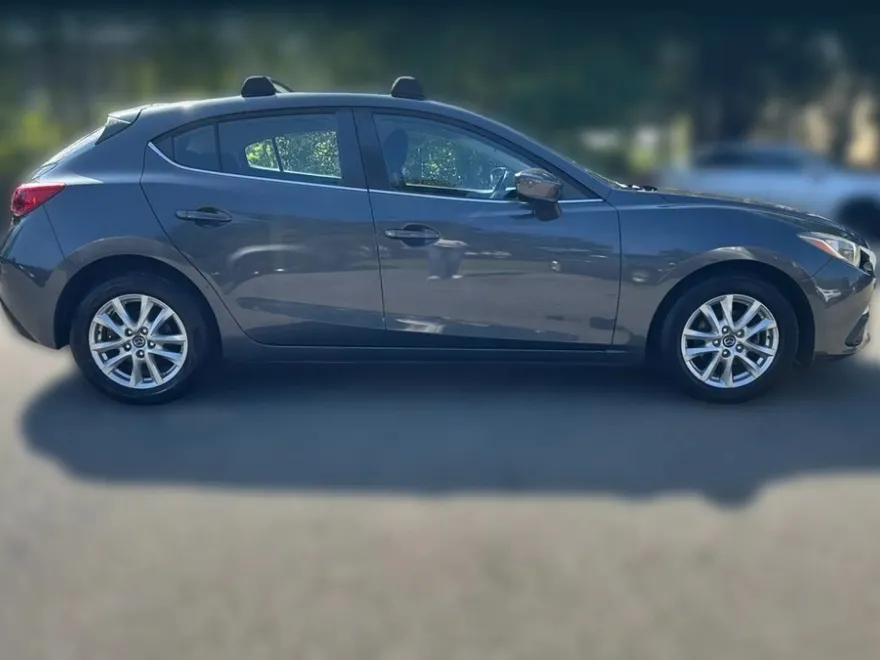 2016 Mazda Mazda3 i Sport Hatchback photo 1