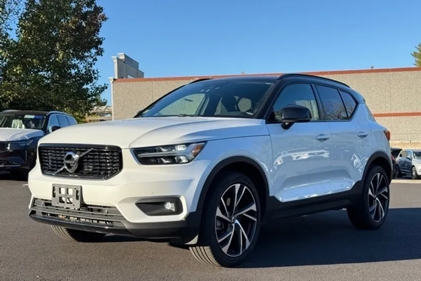 2021 Volvo XC40 R-Design photo 1