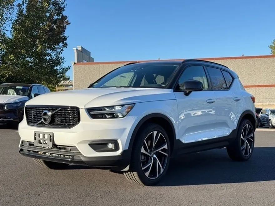 2021 Volvo XC40 R-Design photo 1