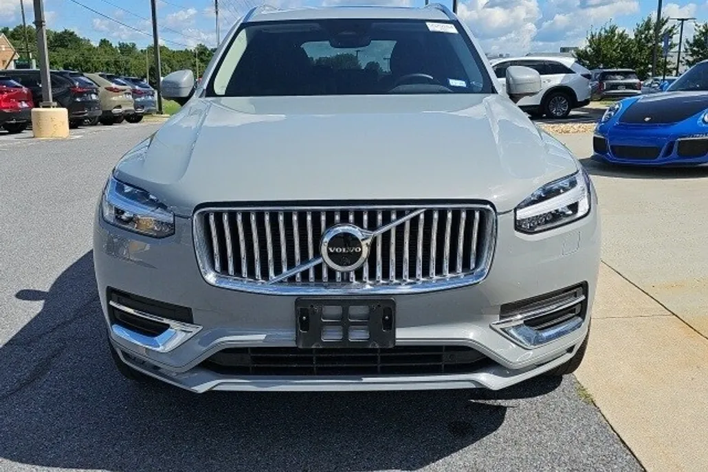2025 Volvo XC90 Plus photo 1