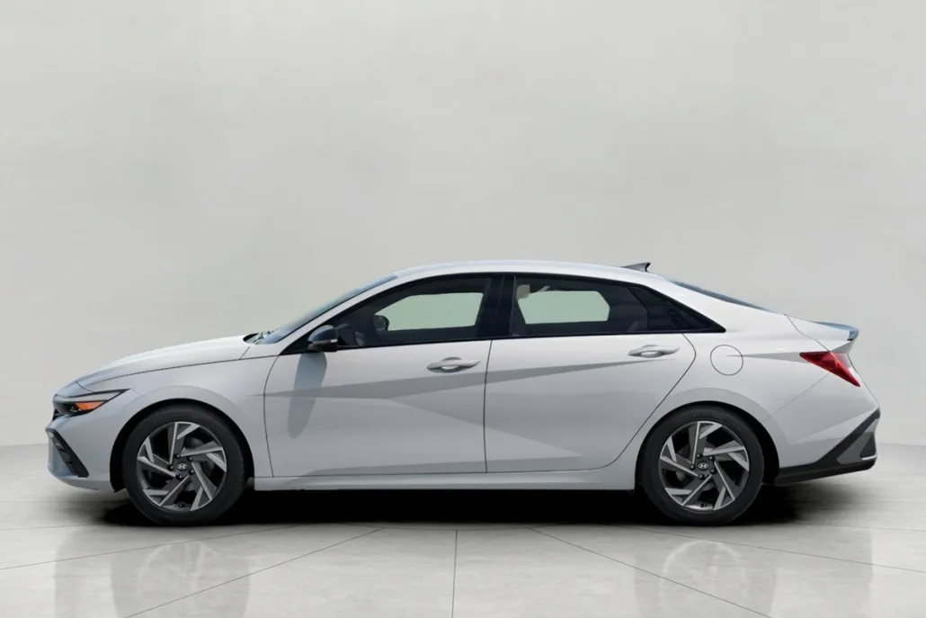 2025 Hyundai Elantra SEL Sport photo 1