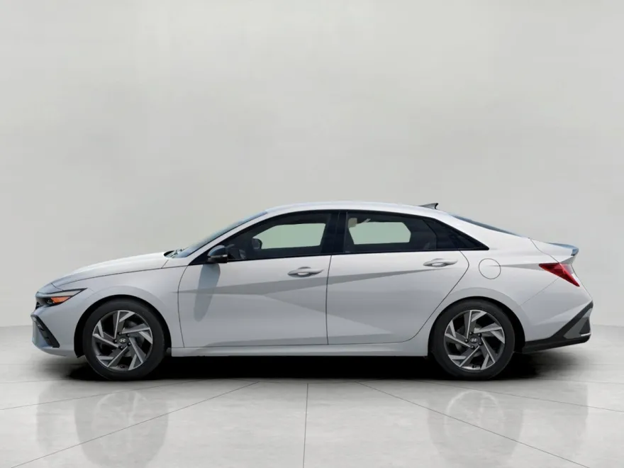 2025 Hyundai Elantra SEL Sport photo 1
