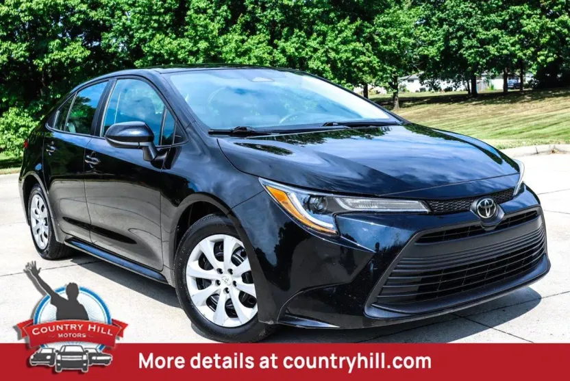 2024 Toyota Corolla LE photo 1