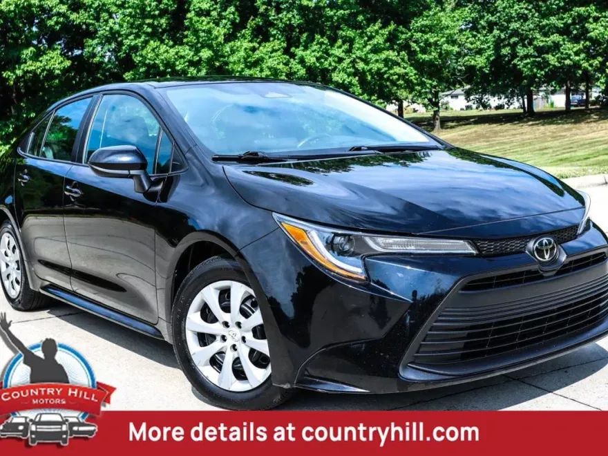 2024 Toyota Corolla LE photo 1