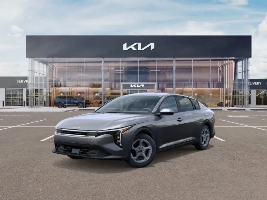 2025 Kia K4 LXS photo 1