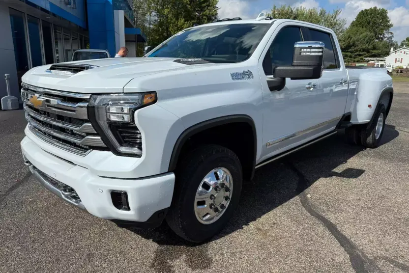 2026 Chevrolet Silverado 3500HD High Country photo 1