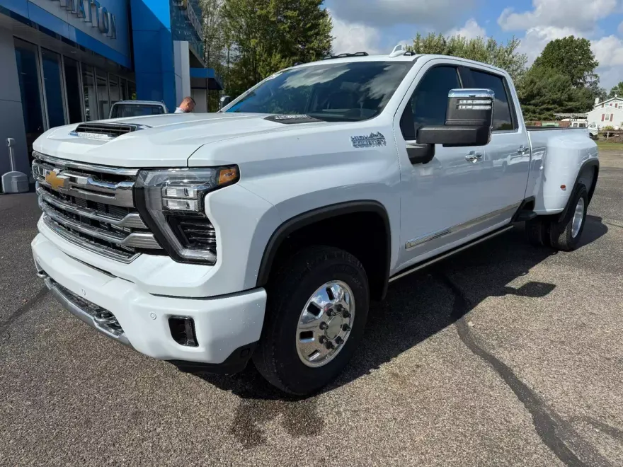 2026 Chevrolet Silverado 3500HD High Country photo 1