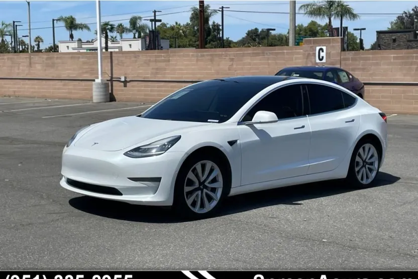 2020 Tesla Model 3 Standard Range photo 1