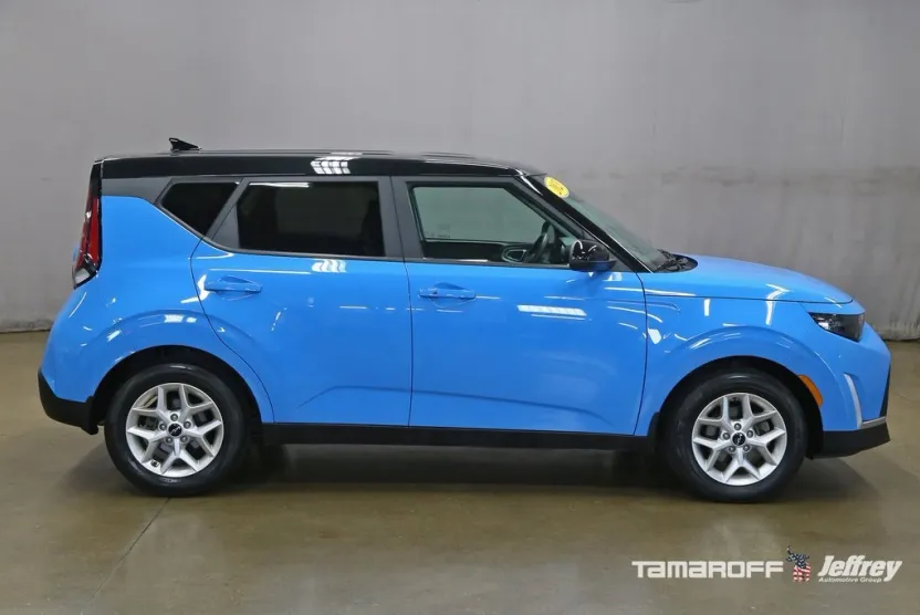 2023 Kia Soul S photo 1