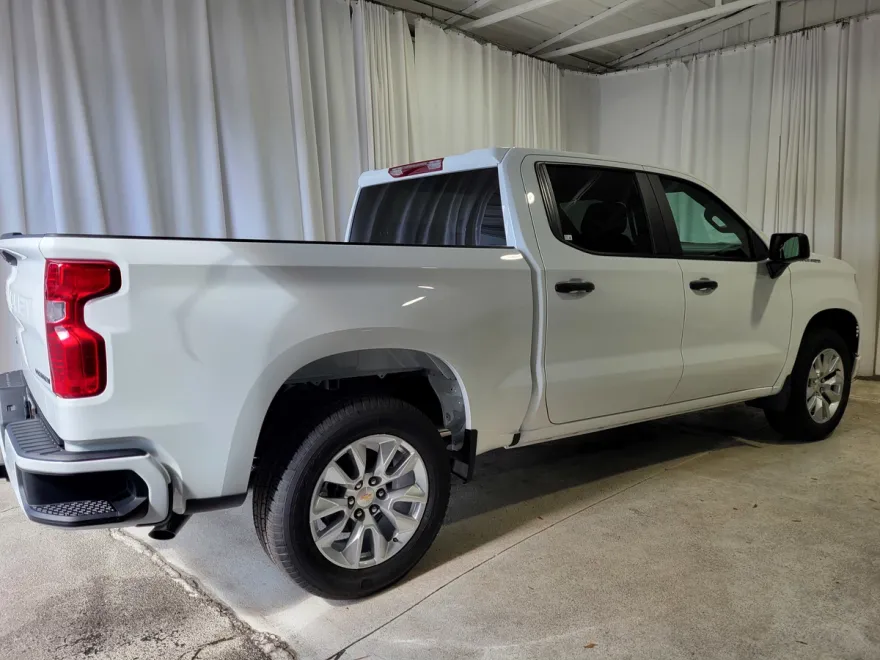 2025 Chevrolet Silverado 1500 Custom photo 1